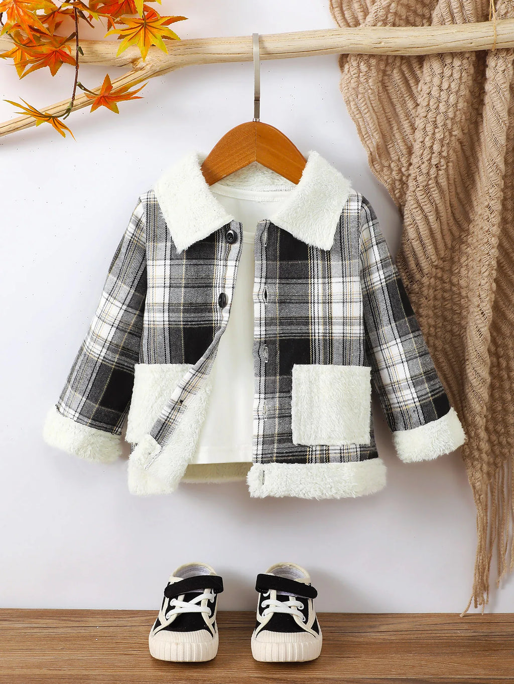 Children's clothing1-5 Year old Girls' Coat With Black and White Checkered Buttons and lapel Baby Girls' Autumn and Winter Coat