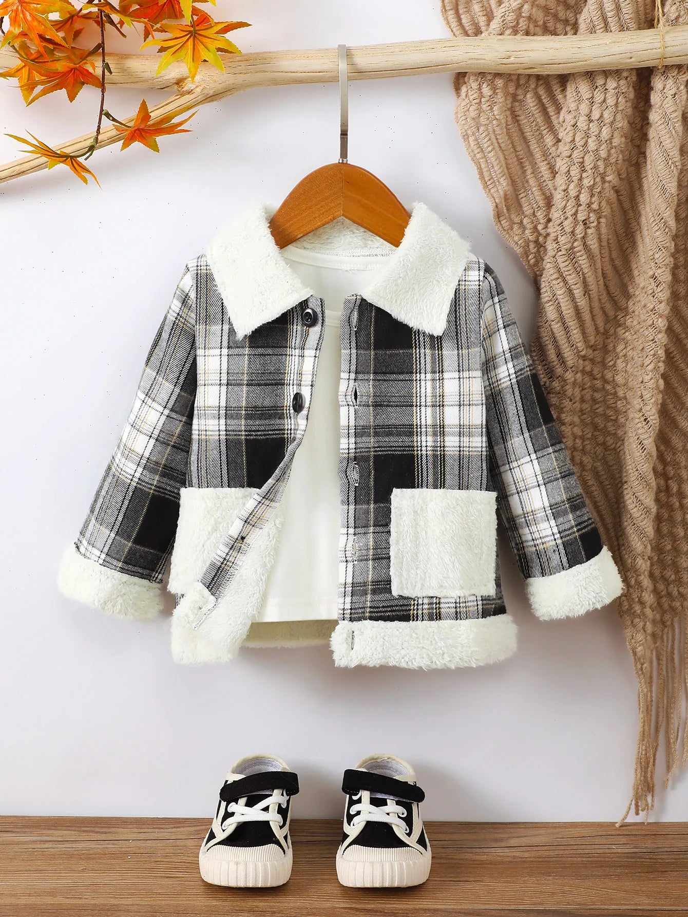 Children's clothing1-5 Year old Girls' Coat With Black and White Checkered Buttons and lapel Baby Girls' Autumn and Winter Coat