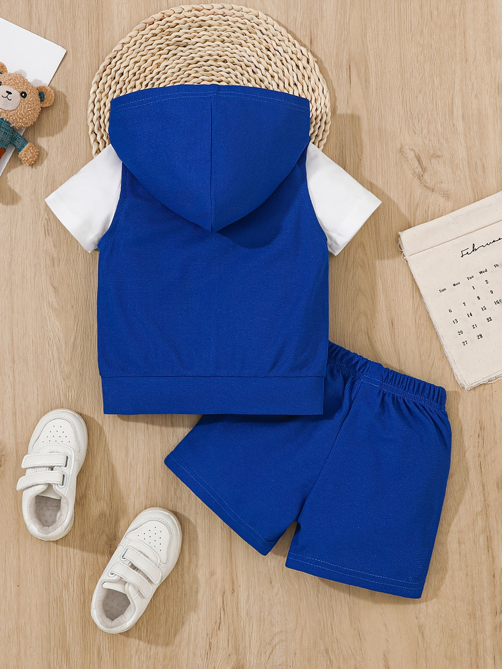 3pcs Set, Boy Outdoor Clothing Set, Little Bear Embroidered Hooded Sleeveless Vest And Little Bear Print T-Shirt And Shorts, Summer Wear, Suitable for Gifting, Outdoor Play Outfit, Comfortable And Breathable, Loose Fit, Comfortable Fit, for Outdoor