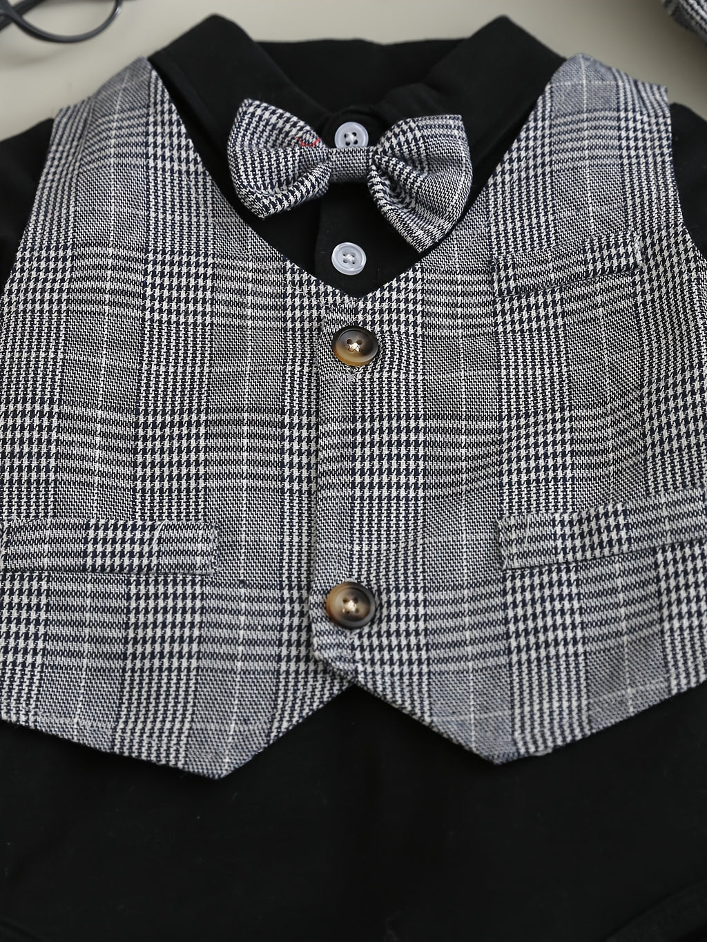 4pcs Set for Baby Boys Featuring a Gentleman-Style Minimalist Bow Tie Shirt, Vest, Hat, And Suspenders, Suitable for Autumn And Winter in a Lightweight Design