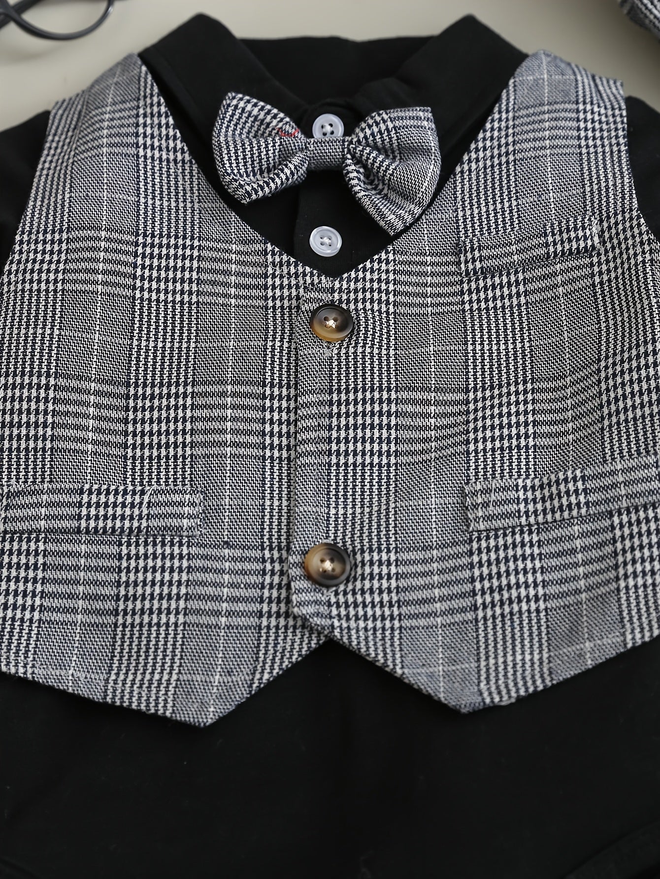 4pcs Set for Baby Boys Featuring a Gentleman-Style Minimalist Bow Tie Shirt, Vest, Hat, And Suspenders, Suitable for Autumn And Winter in a Lightweight Design