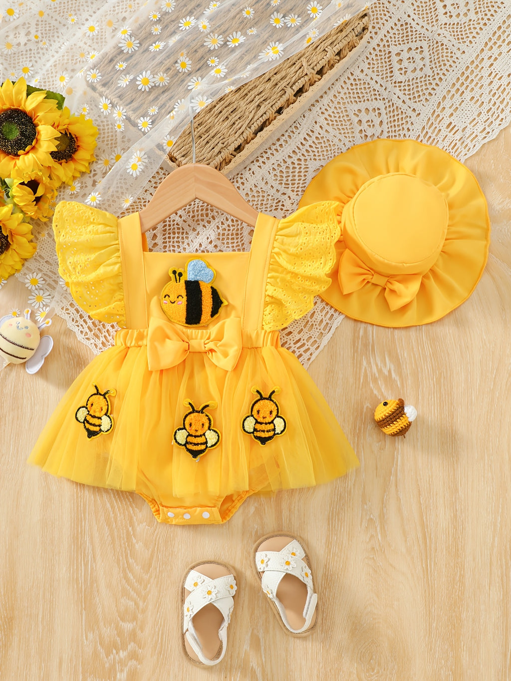 2pcs Summer Newborn Baby Girl Cute Cartoon Bee Bowknot Romper with Triangle Bodysuit & Matching Hat, Suitable for Outdoor Play, Perfect for Outdoor