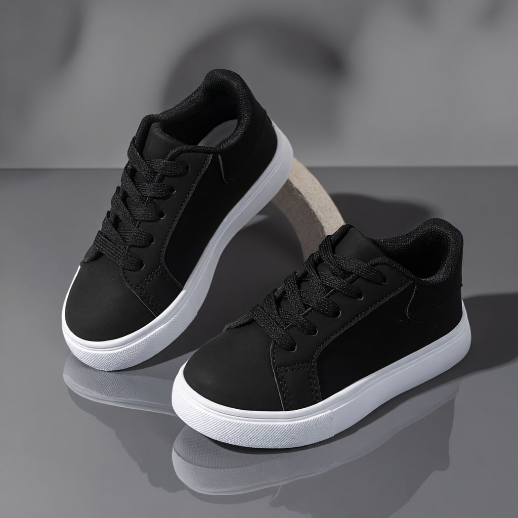 A Pair of Children's Shoes for Boys, Girls, and Teenagers, Fashionable and Versatile White Sneakers for School, Suitable for All Seasons, Casual and Sporty Canvas Shoes
