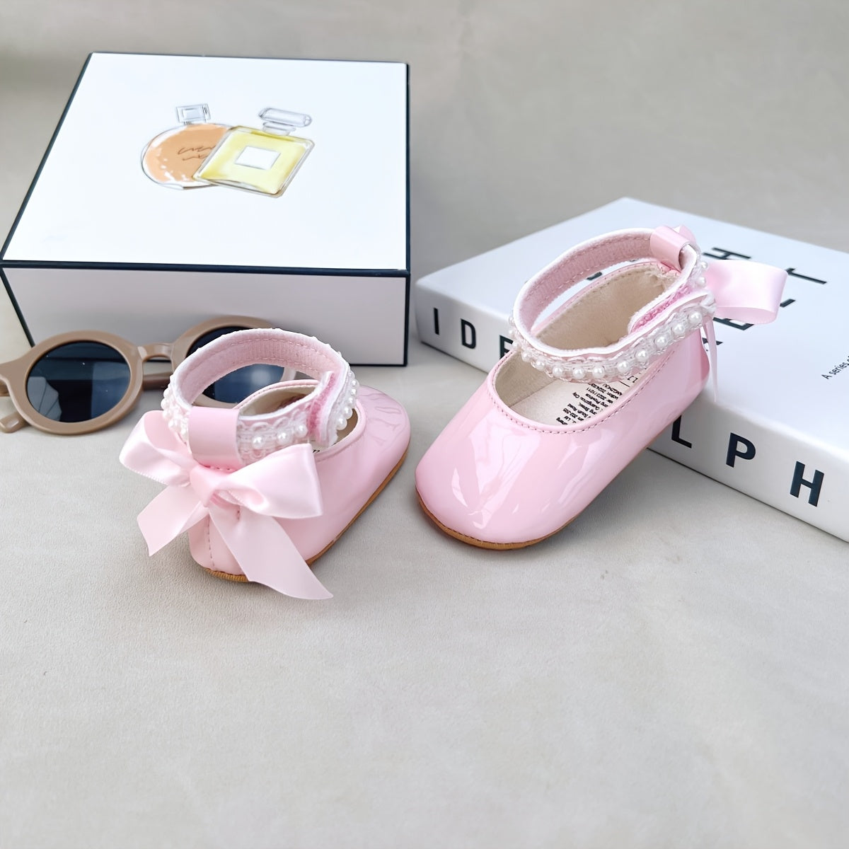 Newborn Walking Shoes for Infants Aged 0-1 Year, Featuring a Sweet Design with Pearl Butterfly Bows, Soft And Comfortable Baby Shoes
