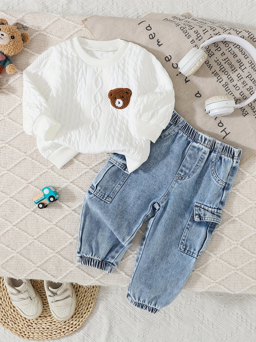 2-Piece Cute Set: Bear Patch Texture Crew Neck Sweatshirt, Workwear Style Denim Jeans, Multi-Pocket Jogger Pants Set